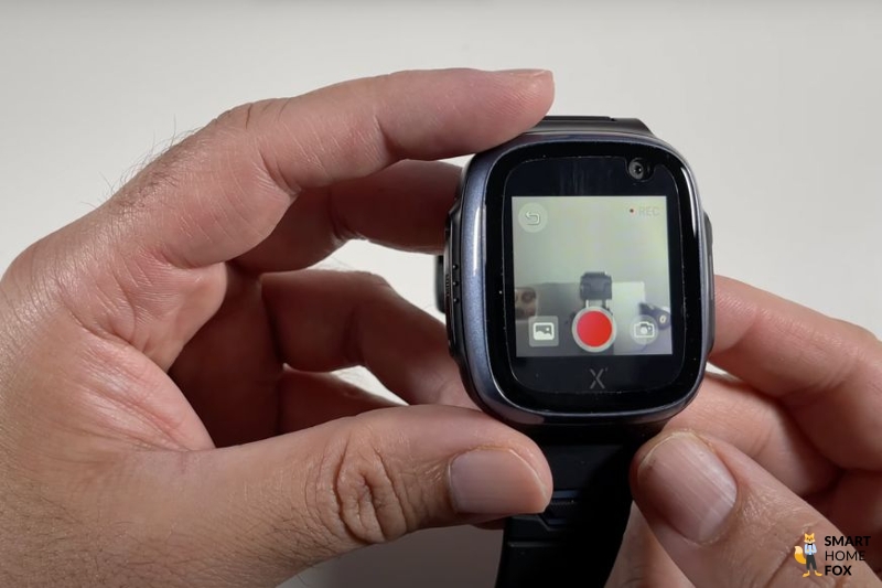 Man sieht, wie ein Video mit der XPLORA X5 aufgenommen wird.